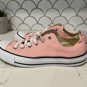 Women’s light pink Converse All Star Sneakers 9.5